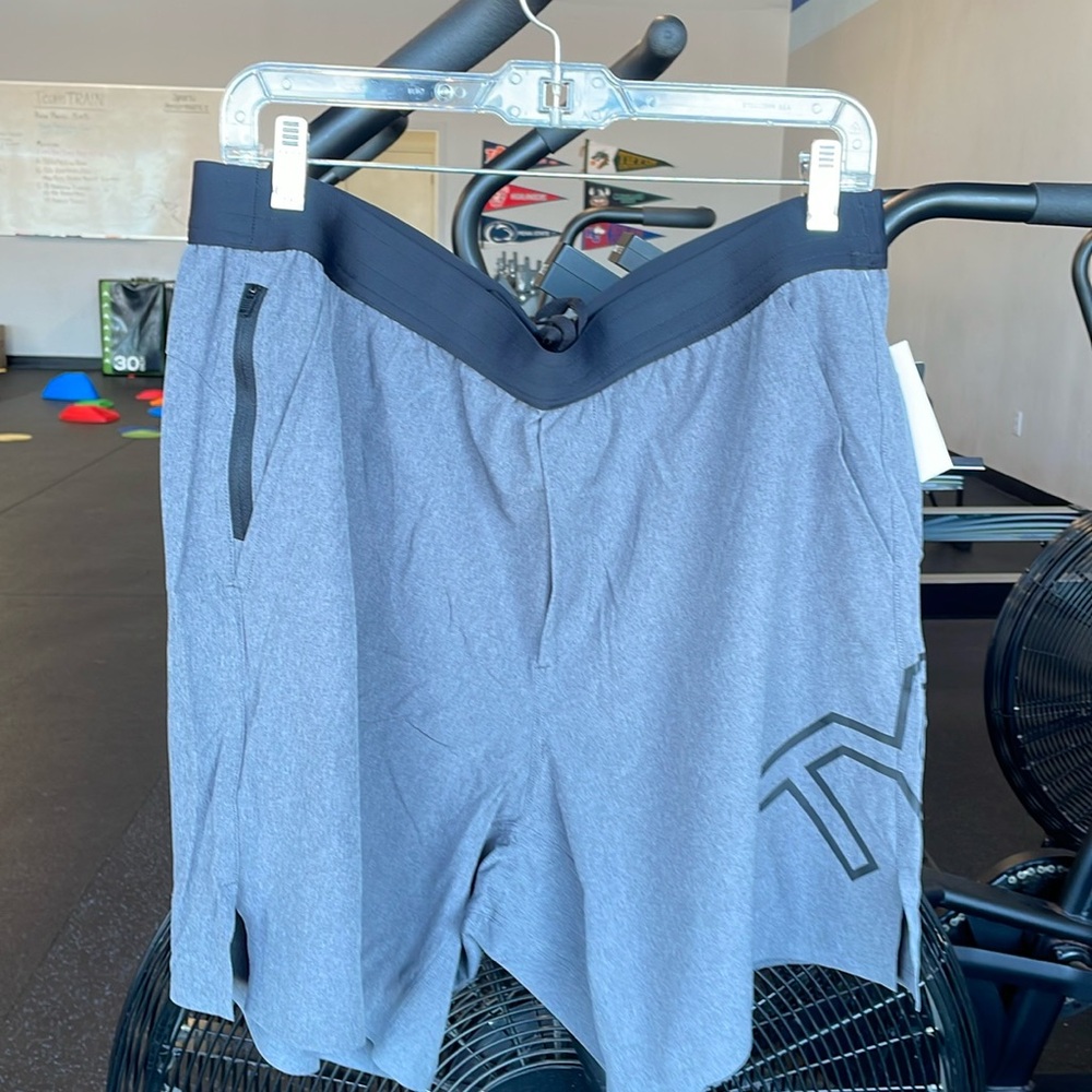 TYR men’s shorts XL